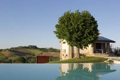 Villa Edelia, Exclusive Villa with pool in Mondavio, Le Marche