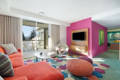 Image de Vibrant 3Bedroom: Ski-in/Ski-Out Condo w/Pool & Ht