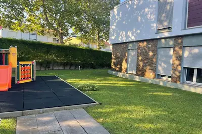 Image de Maison de Pentecôte Piscine et Jardin Parfait pour votre famille. Août- Disponible