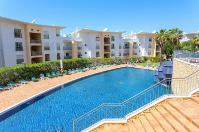 Image de Appartement avec 2 immenses terrasses ensoleillées, 2 piscines et court de tenis