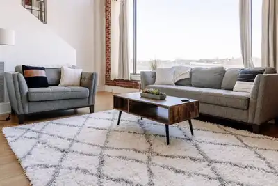 Image de Glass Loft - Walk to Old City & Dt Knox