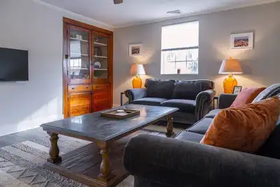Image de Apt C · ✧Knoxville Historical Hideaway✧ Volunteer Suite