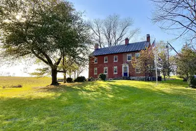 Image de Private 18th Century Farmhouse in Virginia Wine Country with Hot Tub