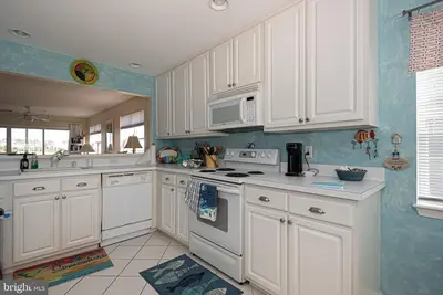 Image de Second story condo with beautiful and relaxing views of Indian River Bay!