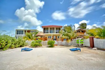 Image de Escape to La Perla Azul: Private Beach, Sparkling Pool, & Panoramic Views Await!
