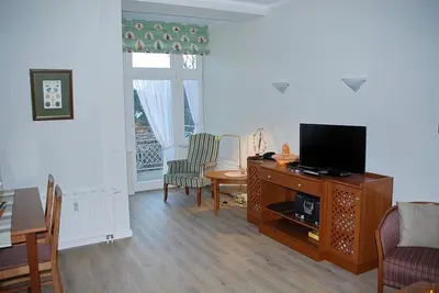 Image de Pretty vacation apartment with two balconies - only 100 m to the fine sandy beach -
