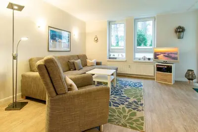 Image de Cozy vacation apartment with sunny south-west-facing terrace in a great beach location -
