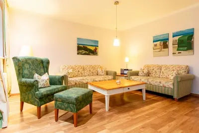 Image de Villa apartment directly on the Baltic Sea beach with use of the sauna in the resort -