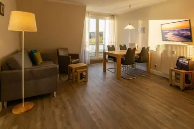 Image de Top floor apartment with sunny balcony and beautiful view of Lake Schloon -