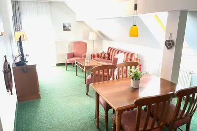 Image de Top-floor apartment in a prime beach location with a view of the beautiful Schloonsee lake