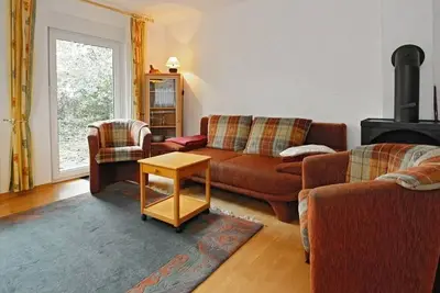 Image de Family-friendly vacation home with south-facing terrace and wood-burning stove near the beach -