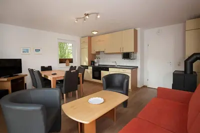 Image de Family home close to the beach with terrace, fireplace, two bathrooms, play and barbecue area