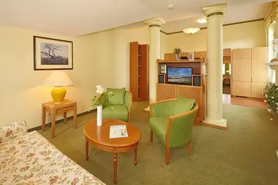 Image de Reside in the historic villa on the Baltic Sea beach in Kaiserbad Heringsdorf! -