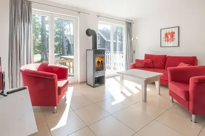 Image de Great vacation home with south-facing terrace, sauna, whirlpool bath, wood-burning stove & parking space - Ostseepark RĂĽgen