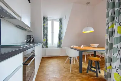 Image de Great top floor apartment with sea view and east-facing loggia - only 100 m to the beach! -