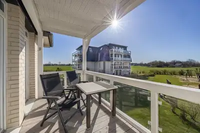 Image de Beautiful apartment near the beach with sauna and balcony overlooking the overseas harbor