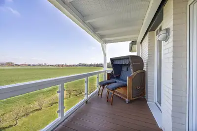 Image de Vacation apartment near the beach with sauna, great balcony with beach chair and country view -