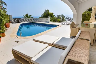 Image de Magnifique villa avec une vue imprenable sur la mer
