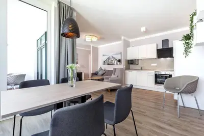 Family-friendly, sunny apartment with loggia and two bathrooms by the park - Godewindpark