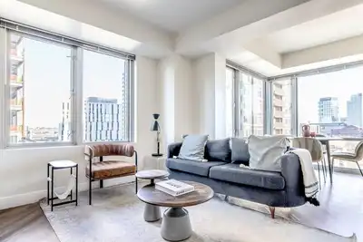 Image de Spacious East Cambridge 2b2b w/ W/D & Gym, steps from T, by Blueground