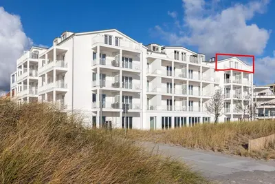 Image de High-quality penthouse on the beach with a sunny balcony and unique sea views - apartment complex