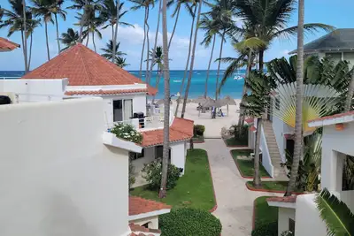 Image de 20 Steps to the Beach, Ocean Views from Every Room, Walk to Bars & Eats, Hgtv Gem