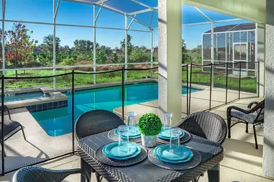 Image de Cozy luxury villa/ 6bed-5bath, Private Pool, Lake view, Disney Themed