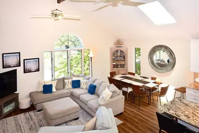 Image de Clean/Airy Downtown Dewey Beach 6br Home w/ Parking