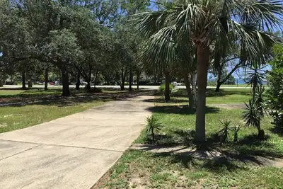 Image de Entire House 4bedrm/4bath 10 mins to Perdido Beach