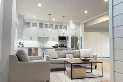 Image de Coastal Modern Seaside Park Beach House- 0. 2 mile from Beach & Boardwalk.