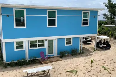 Image de Welcome to the Sandbox! Neat and Cozy one bedroom centrally located oceanside!