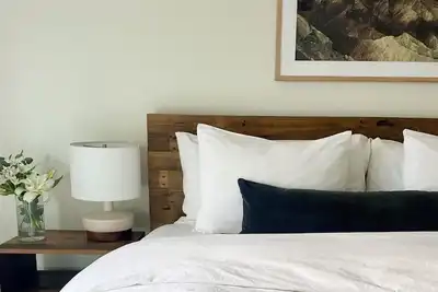 Image de Relaxation! Serene garden patio, fire pit and Views, resort amenities + more