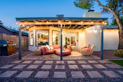 Relax, Unwind, & Explore🌵Golf/hiking close, Backyard oasis