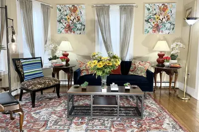 Image de Beautiful Retreat close to Downtown Boston. Pets friendly.