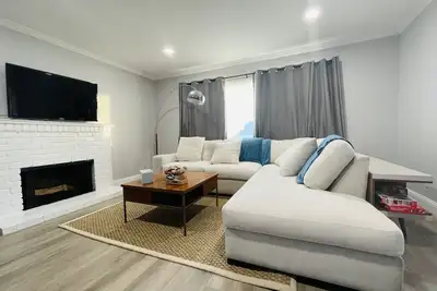 Image de Bright modern home near Santana Row, Apple