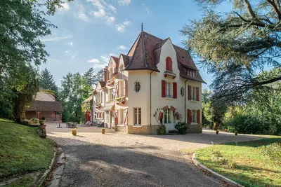 Image de Demeure de charme dans un parc d'arbres centenaires avec piscine et Jaccuzi