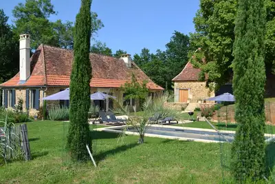 Tremolat: Renovated Perigord farmhouse with heated pool and air conditioning.
