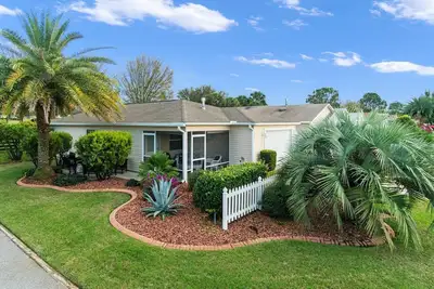 Image de Palm-tastic dog friendly Oasis w/golf cart