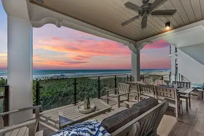 Image de Buena Vista #2: Luxury Beach Front Condo, Amazing Views, Pool by Anna Maria Life Vacation Rentals