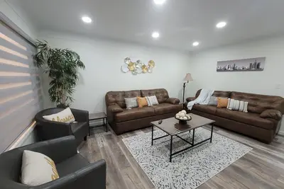 Image de Family-Friendly 3br Home – Fully Renovated, 20 Mins to Detroit