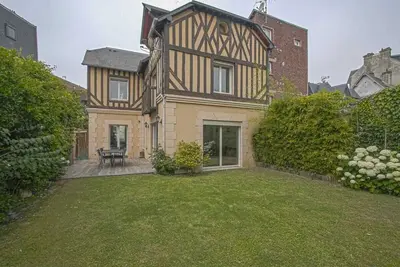 Image de Maison spacieuse avec jardin à Deauville