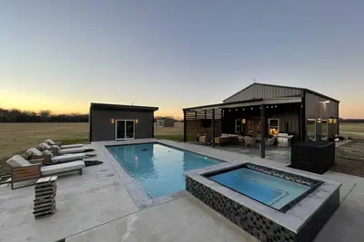 Image de Barndominium in the Country on 11+ Acres: resort like pool\/game room\/guest house