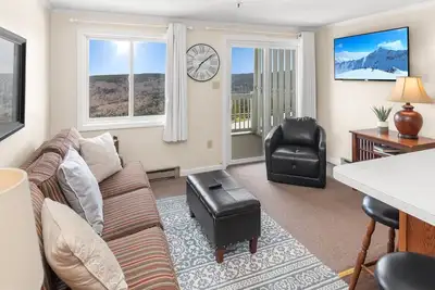 Image de First Floor Mountain View Steps to the Slopes WiFi