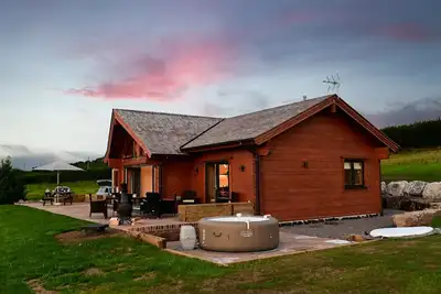 Image de Cuddfan Lodge on a Beautiful Lake