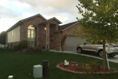 Image de Hometown Folks’ Desirable Riverside\/East Windsor