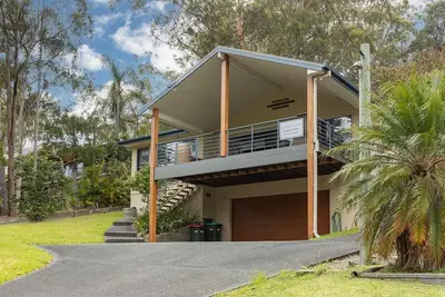 Image de Clarabelle Cottage light and bright open plan living overlooking beautiful bushland setting