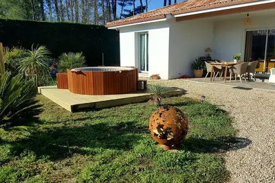 Image de La Dame de l Océan vous propose une villa avec jardin cloturé et jacuzzi.