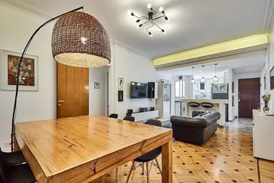 Image de Colon Theatre Apt | 2 Bdr | WiFi\/Smart Tv | W2ba