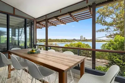 Currumbin Beachfront Haven