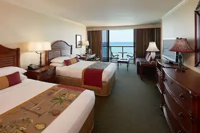 Image de On Beautiful Waikiki Beach! Pool, Spa, 3 On-Site Restaurants, Water Activities